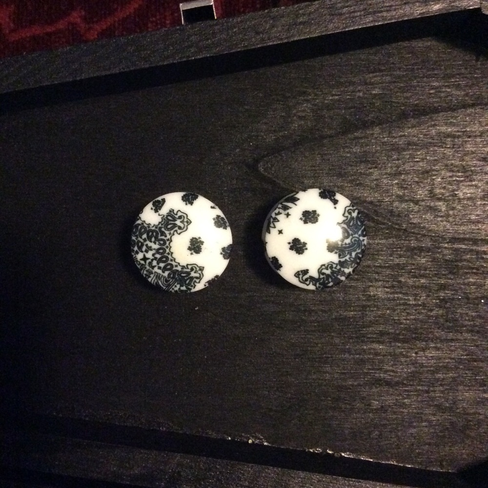 Lot of 3/4in & 7/8in Plugs - Picture 3 of 8